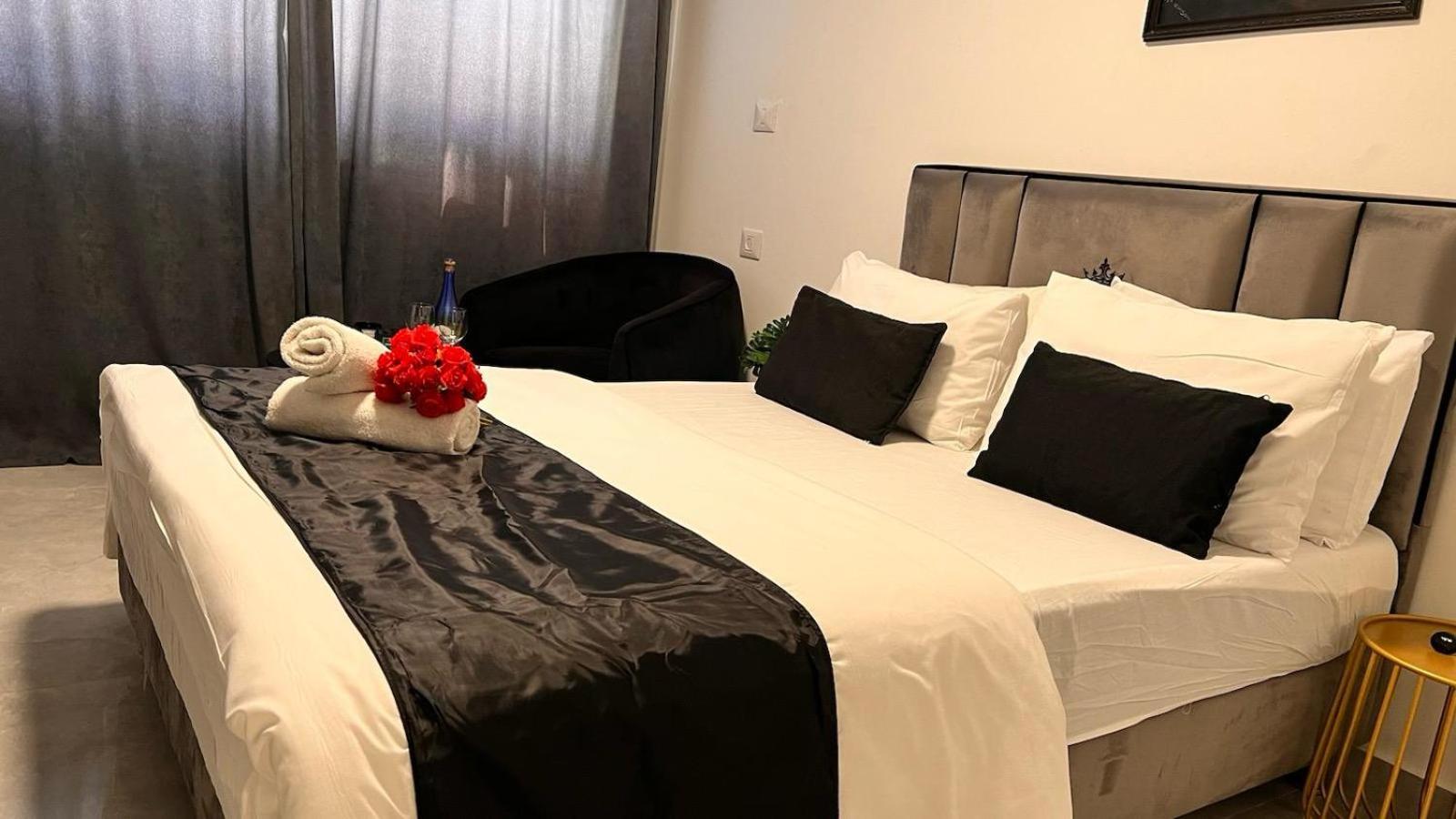 Elis Boutique Hotel Bat Yam Exterior photo