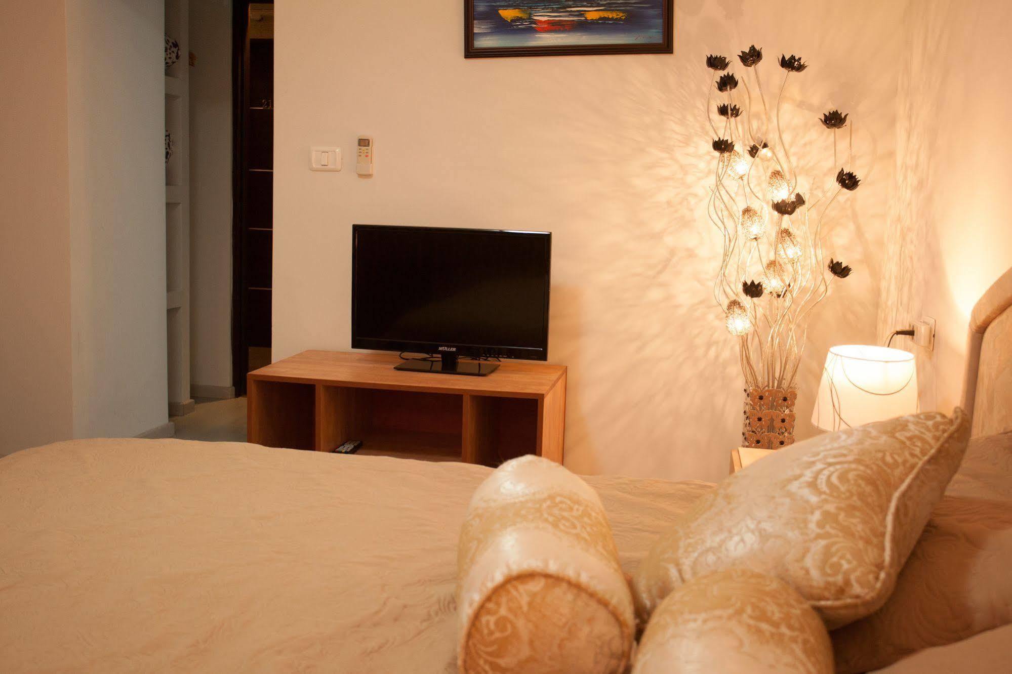 Elis Boutique Hotel Bat Yam Exterior photo
