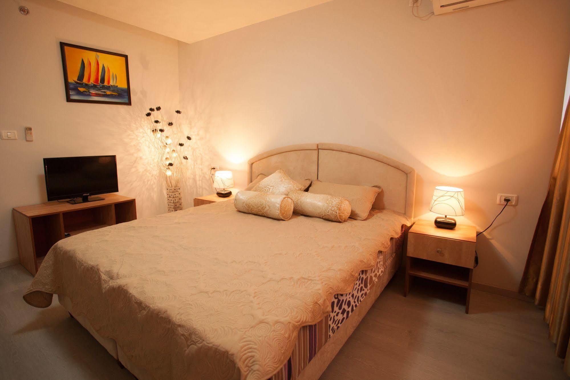 Elis Boutique Hotel Bat Yam Exterior photo